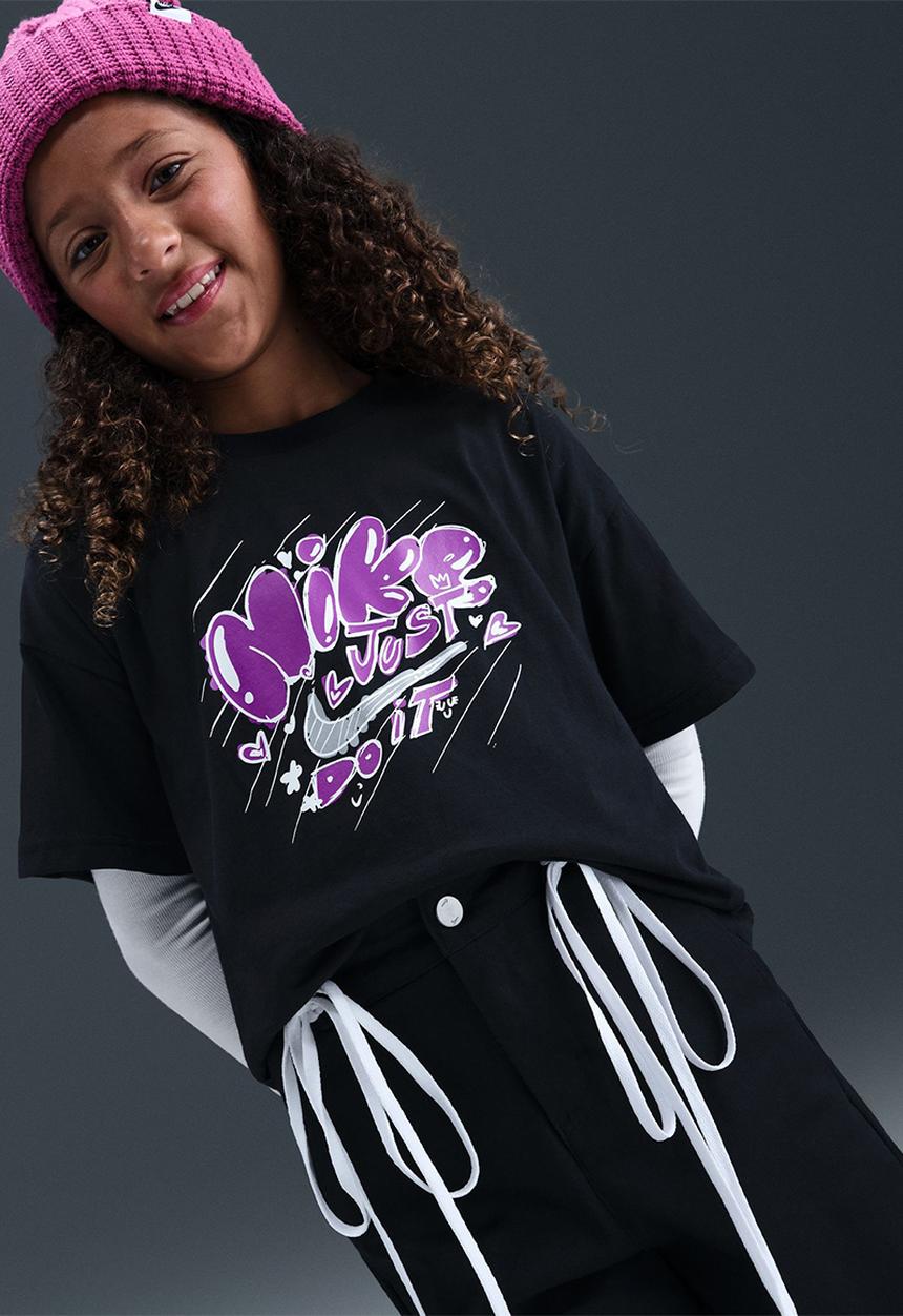Nike - Girls Nike Sportswear Essential Doodle 2 Tee - Black