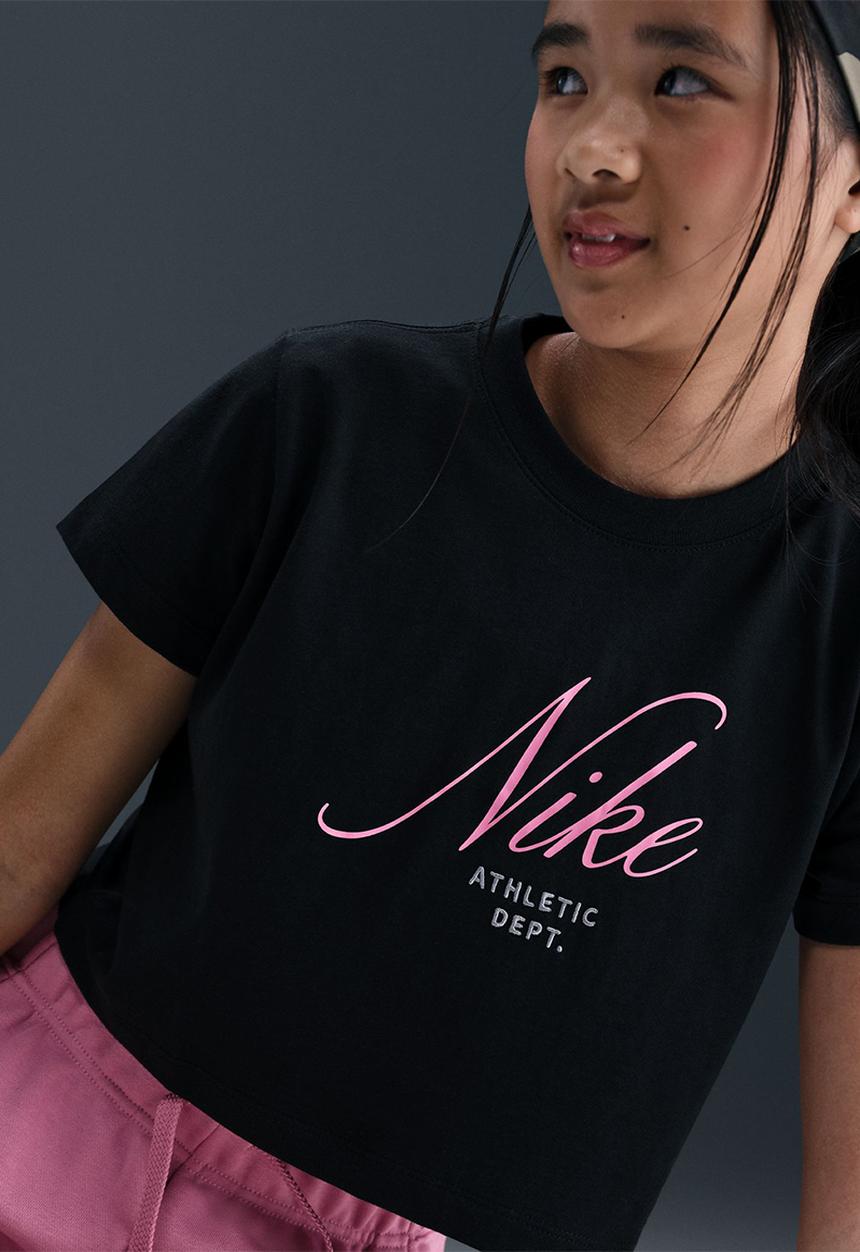 Nike - Girls Nike Sportswear Tee - Black