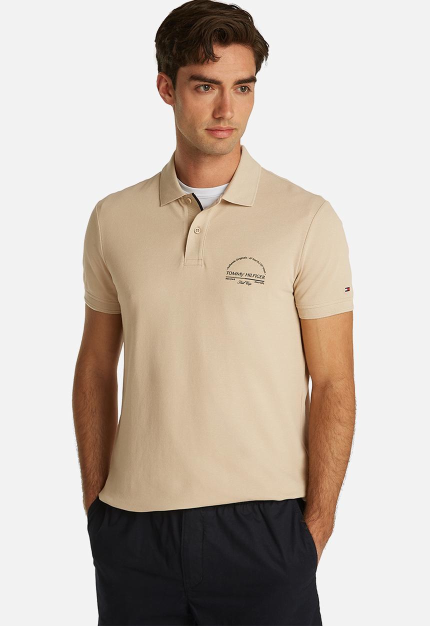 Tommy Hilfiger - Arch Graphic Reg Polo - Sandalwood