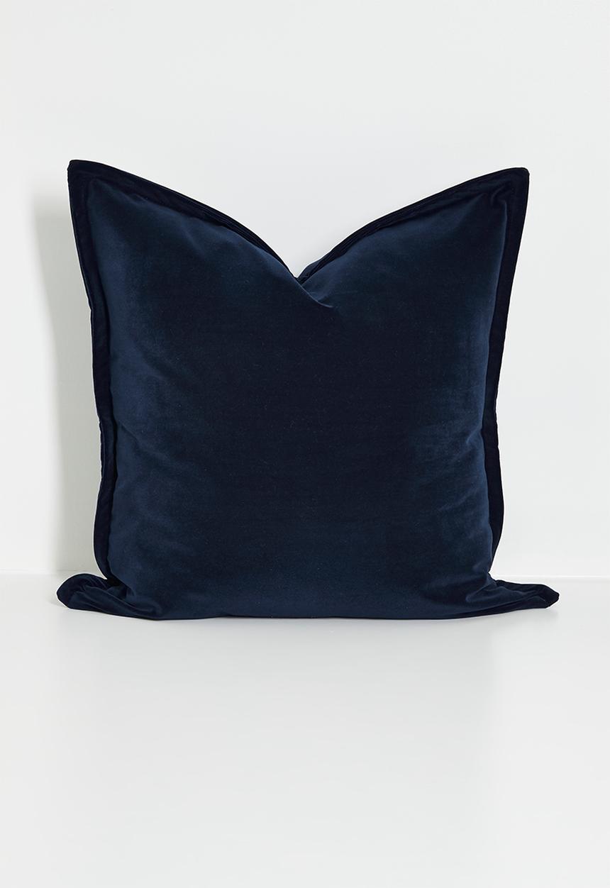 Grey Gardens - Rema velvet cushion cover - Navy