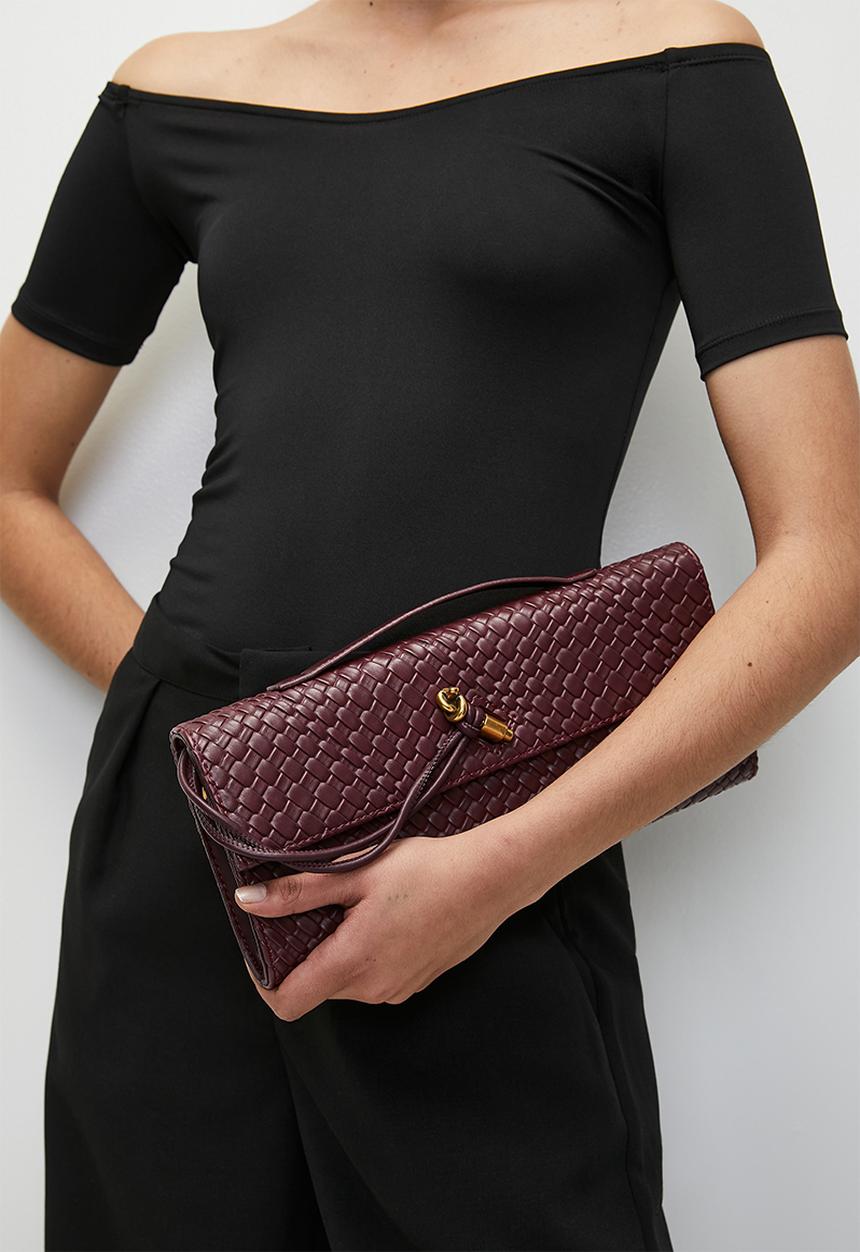Tessa Design - Woven textured clutch bag with clasp - maroon