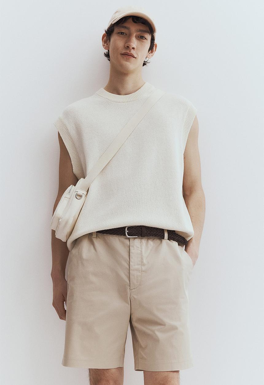 H&M - Regular fit chino shorts - light beige 