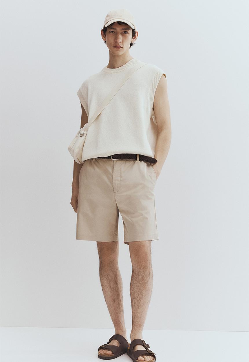 H&M - Regular fit chino shorts - light beige 