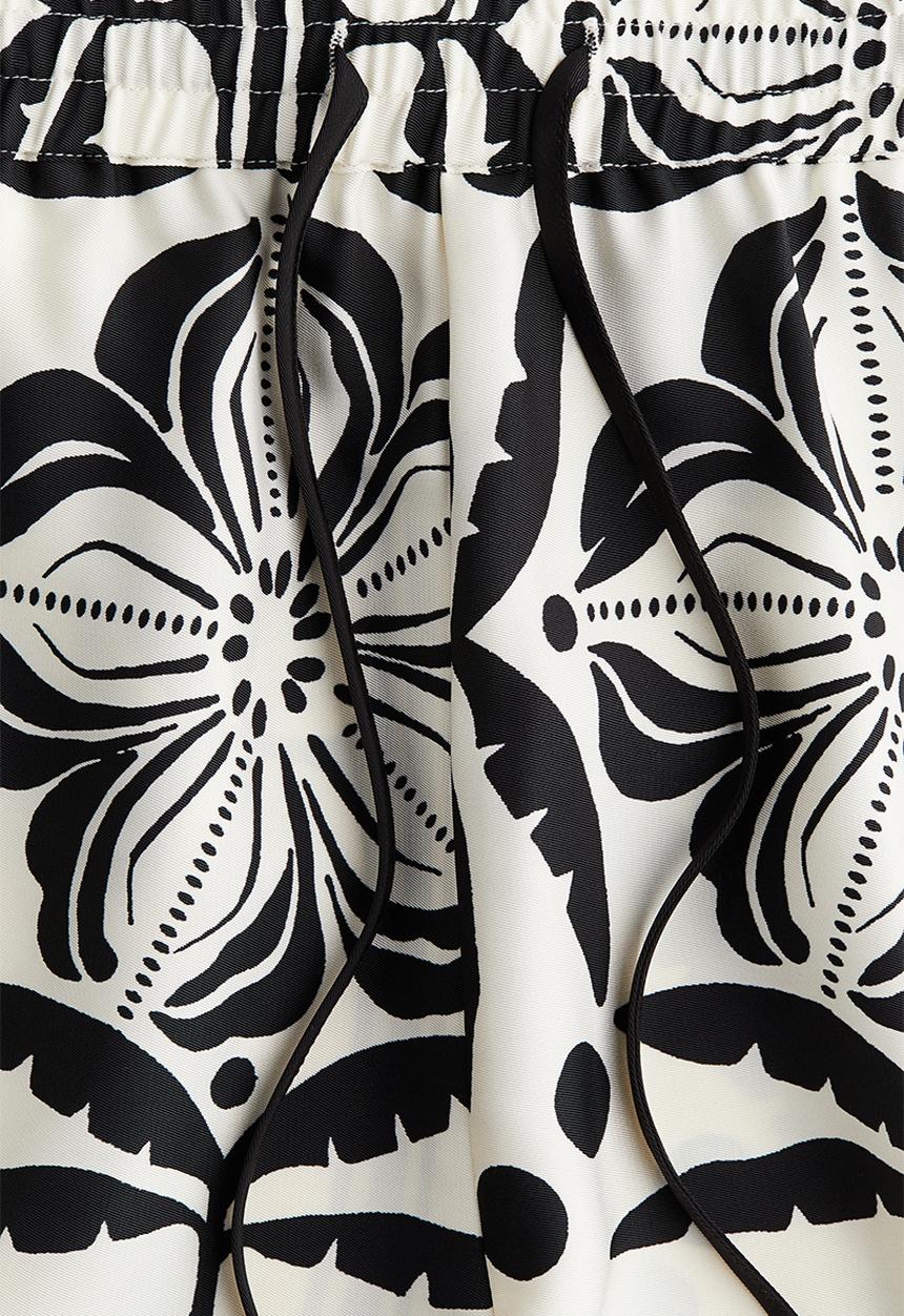 H&M - Drawstring twill shorts - white & black patterned