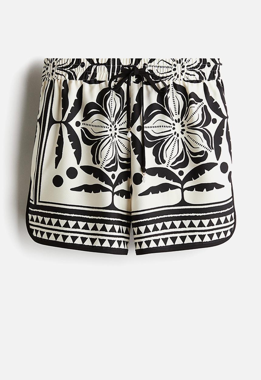 H&M - Drawstring twill shorts - white & black patterned