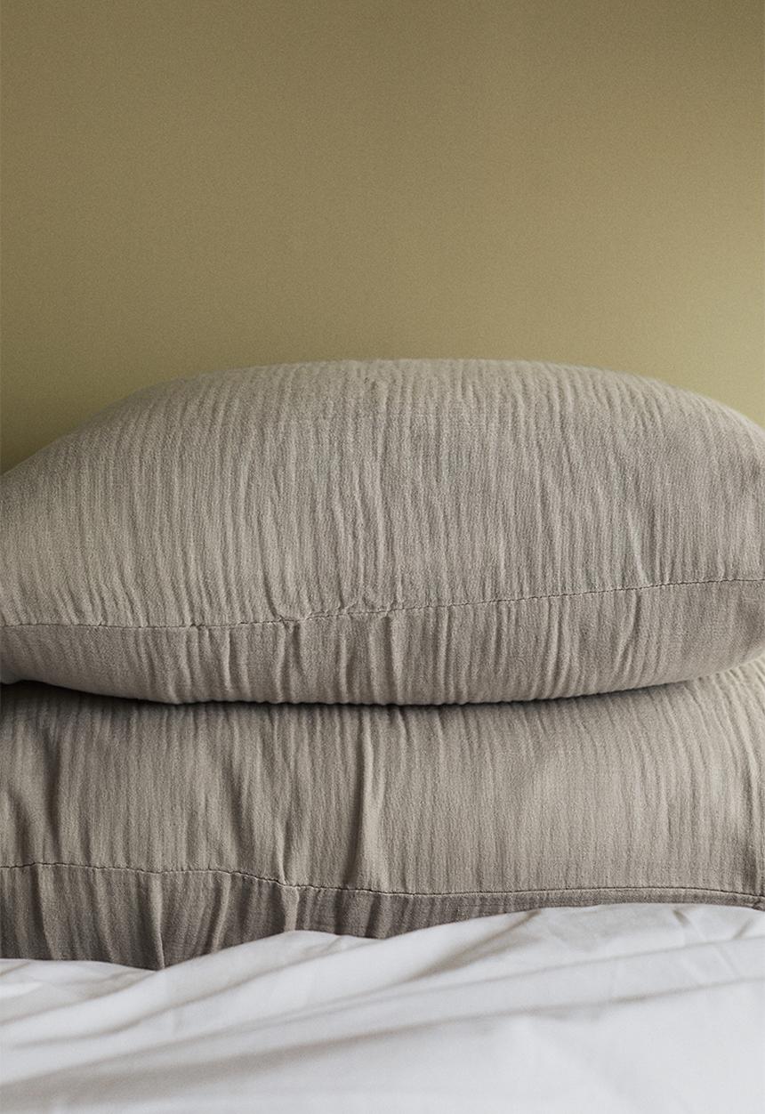 H&M - Cotton muslin pillowcase - light mole 