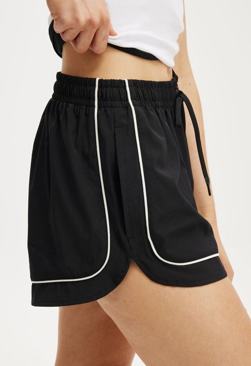 Cotton On - Woven Curved Hem Short - Black
