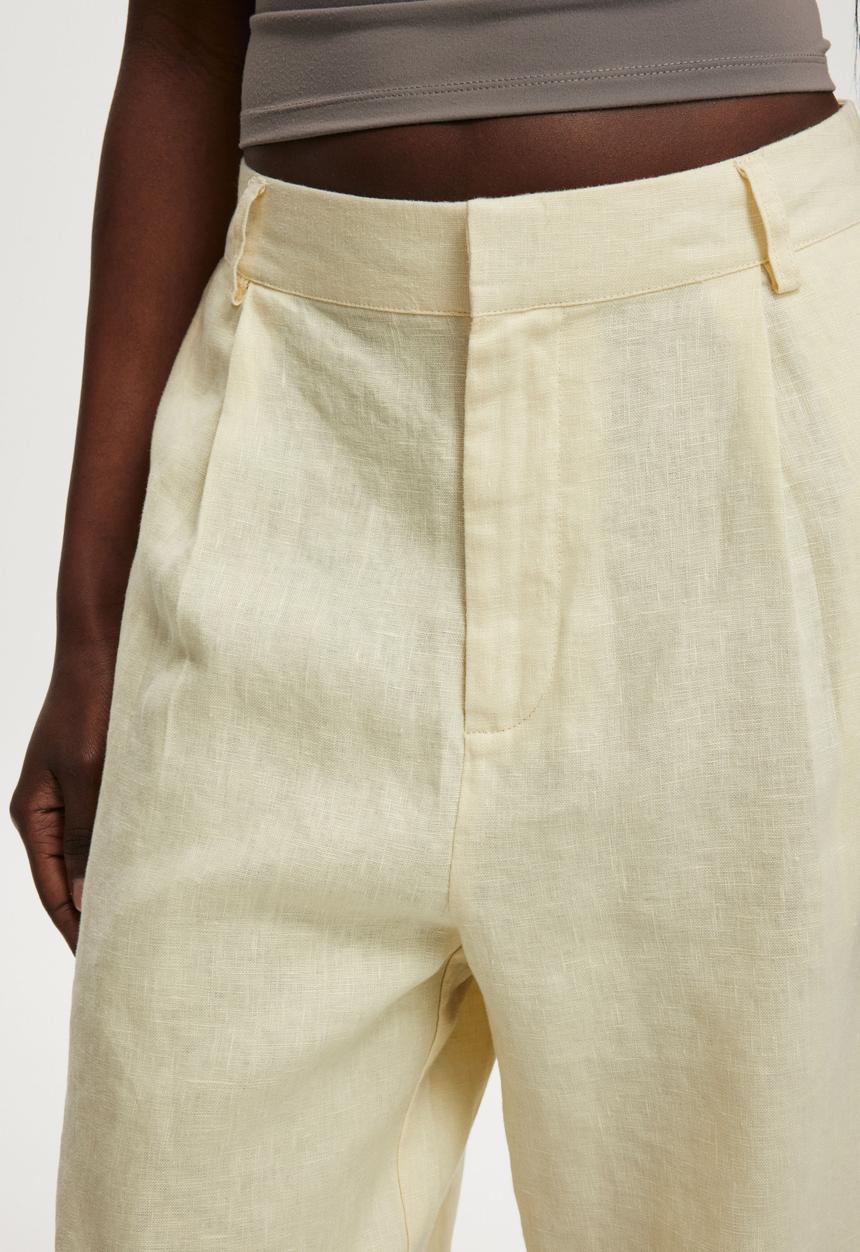 Cotton On - Luxe linen bermuda short - vanilla glow