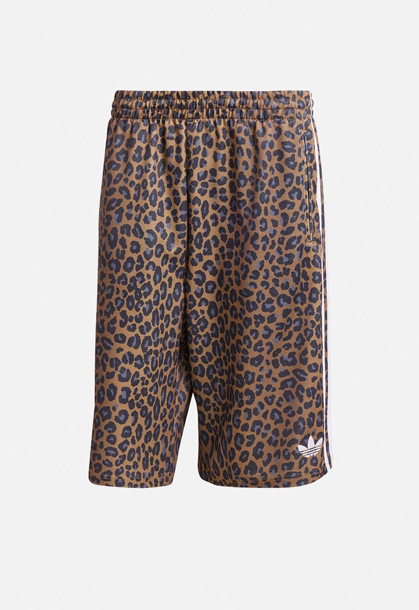 adidas Originals - Leo Oversized Shorts - Brown 