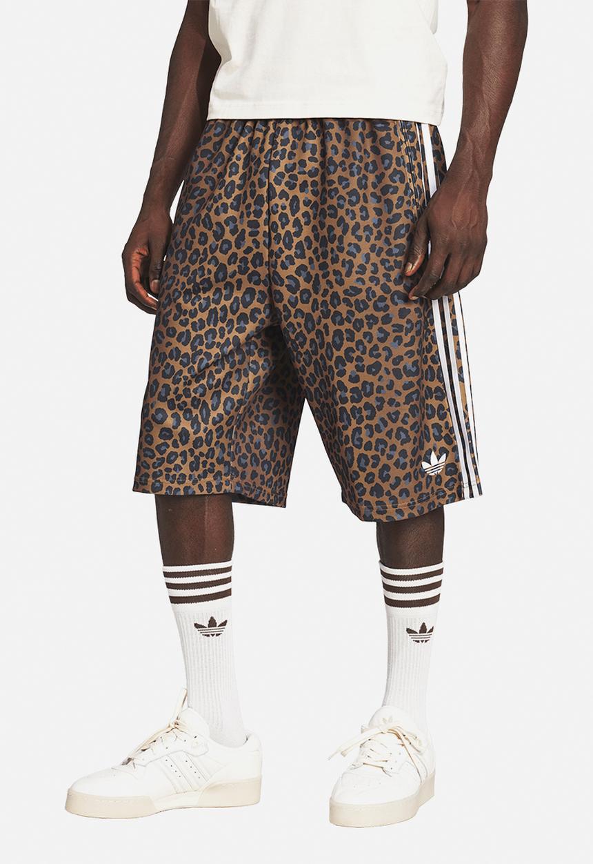 adidas Originals - Leo Oversized Shorts - Brown 