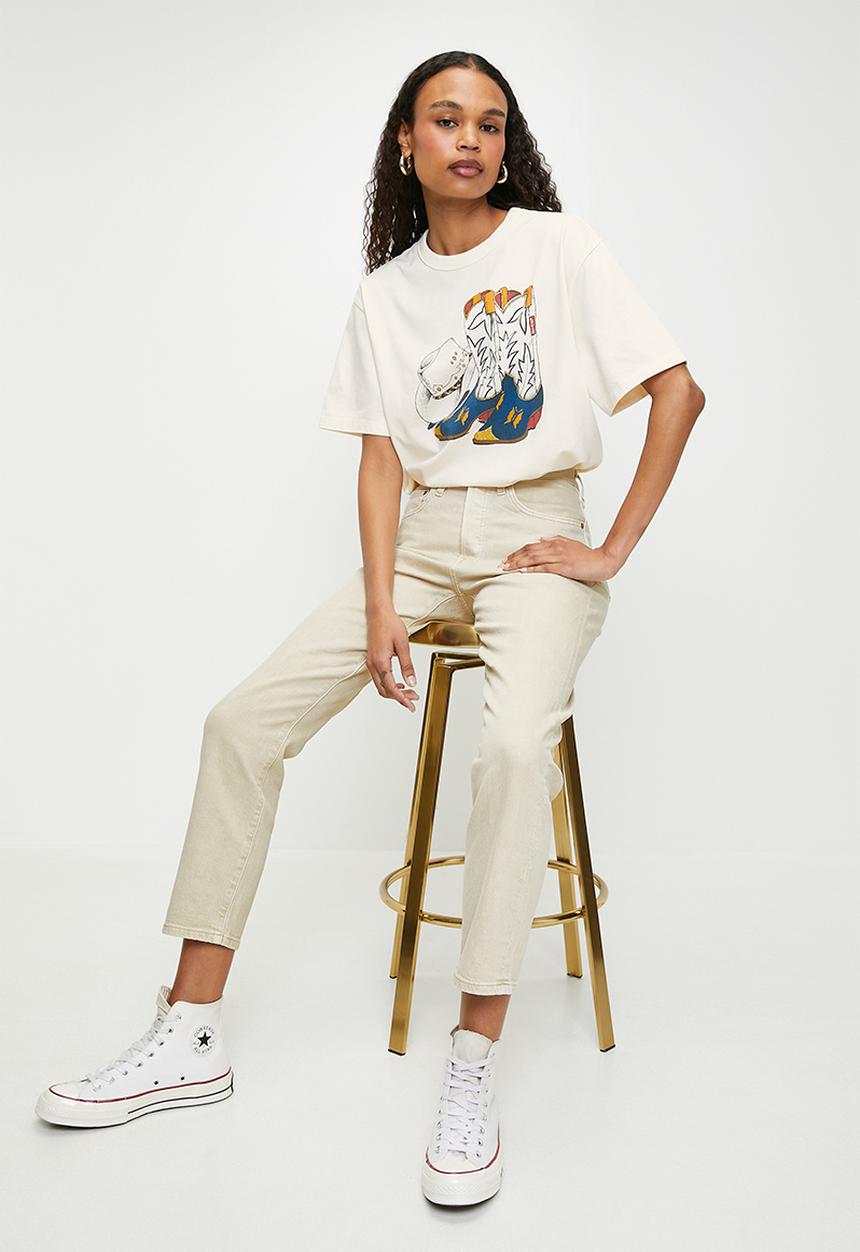 Levi’s® - Gr tabor tee - cowboy boot and hat egret graphic	