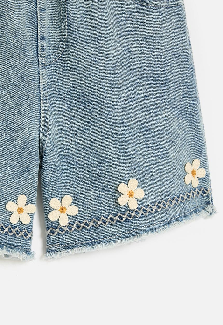 Pop Candy - Decorative stitched hem denim shorts with daisies - blue