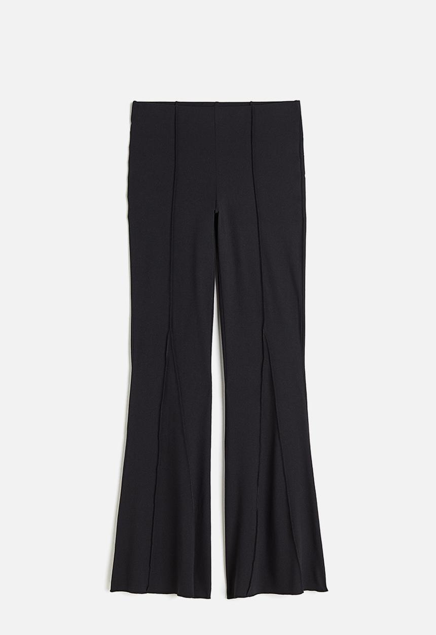 H&M - Overlock-detail flared leggings - black