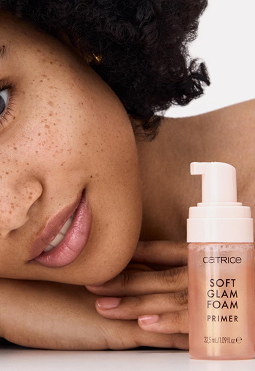 Catrice - Soft Glam Foam Primer - 010 Beyond The Cloud