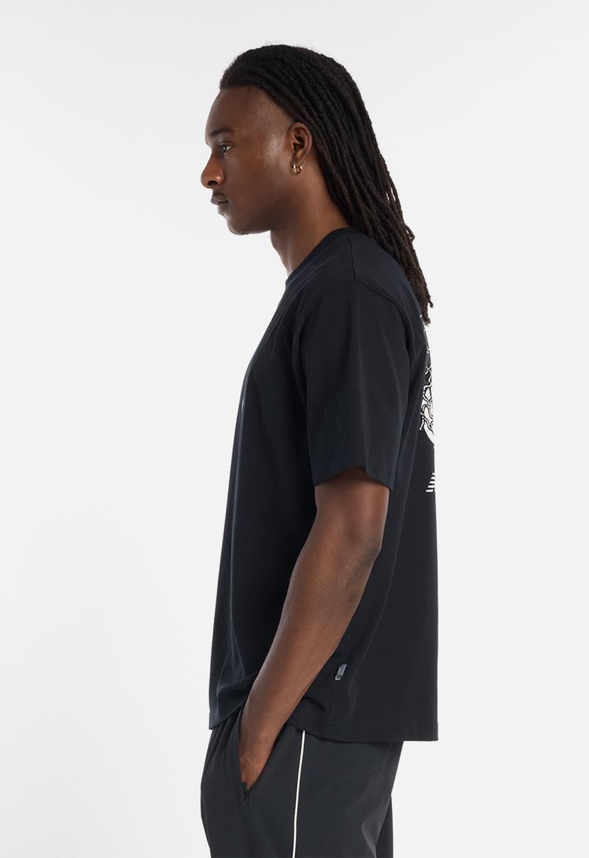 New Balance  - Hoops Classic Graphic Tee - Black