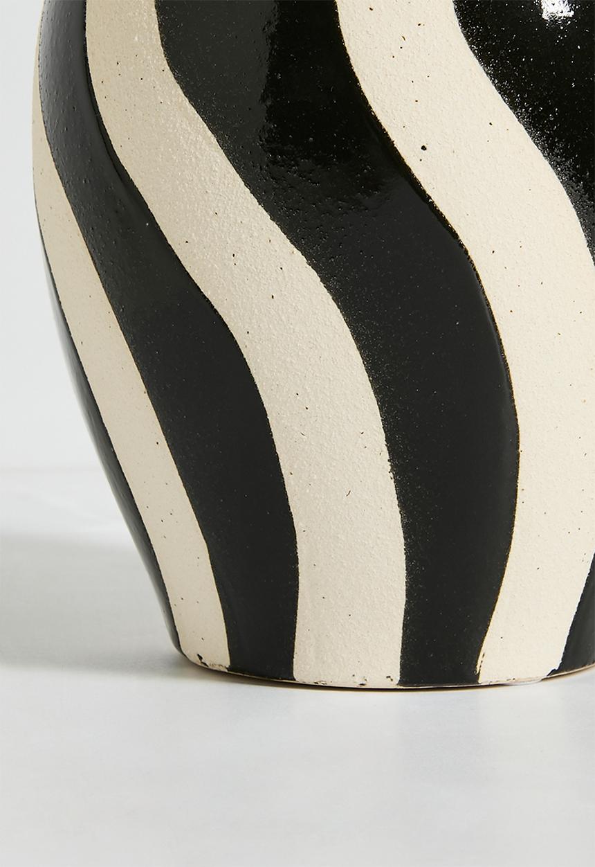 H&S - Ceramic Swirl Vase - Black & White