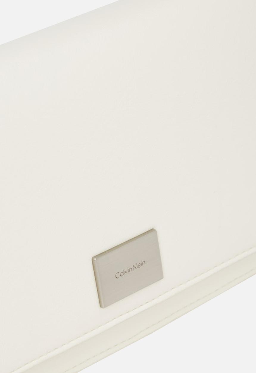 Calvin Klein - Hardware flap crossbody - chalk