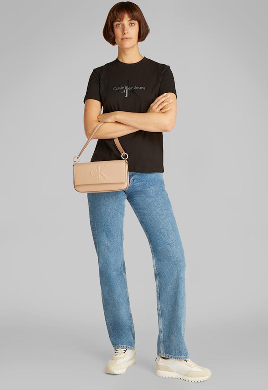 Calvin Klein - Sculpted flap shoulder pouch25 - crockery