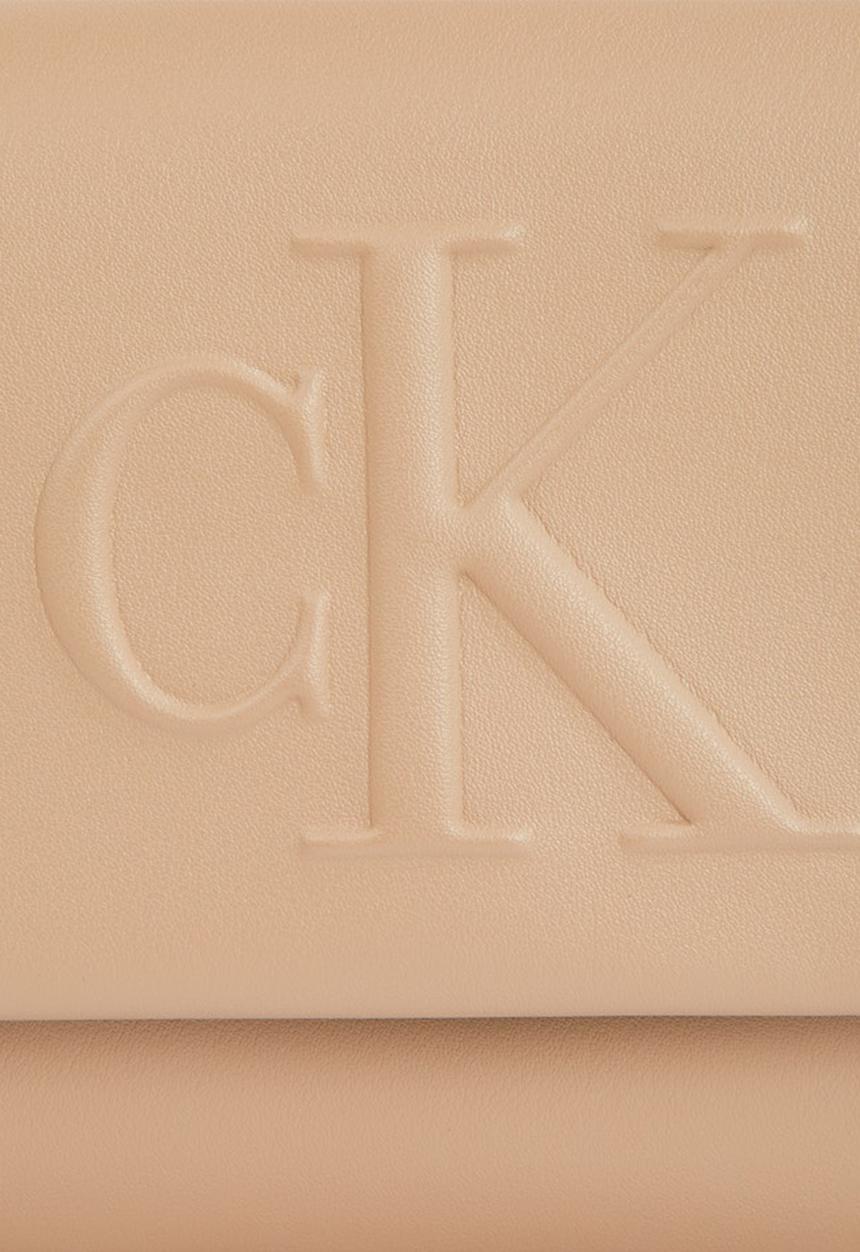 Calvin Klein - Sculpted flap shoulder pouch25 - crockery
