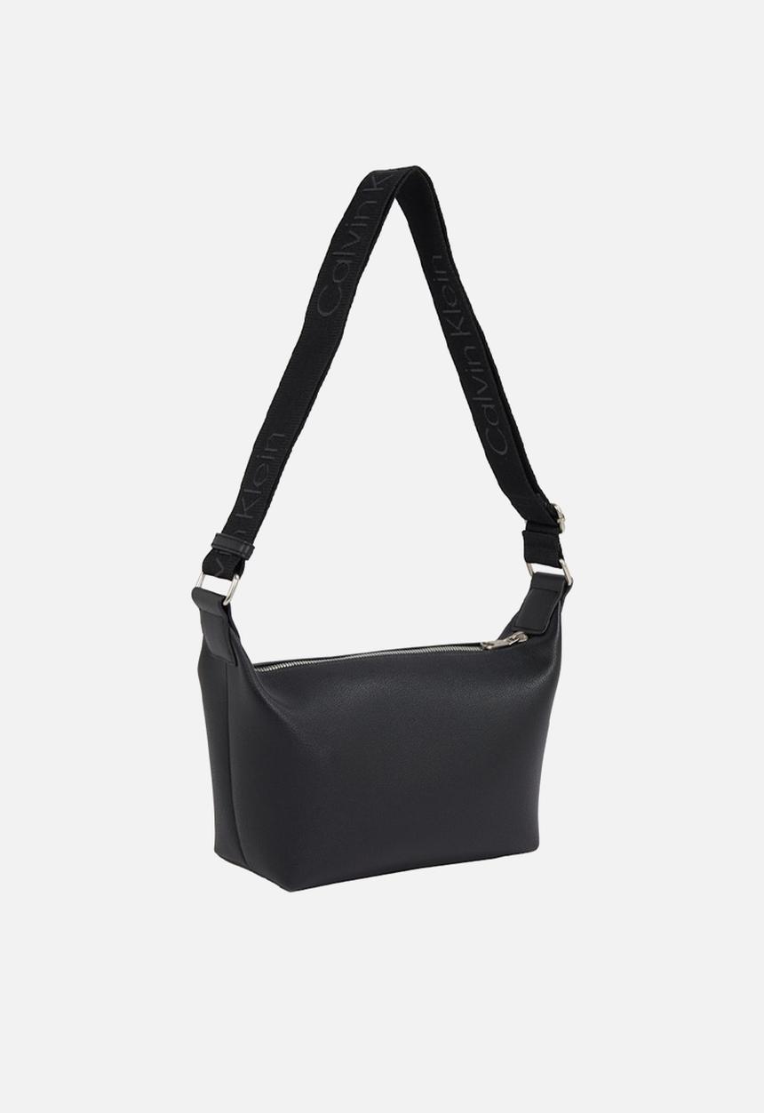 Calvin Klein - Ultralight shoulder bag22 pu - black