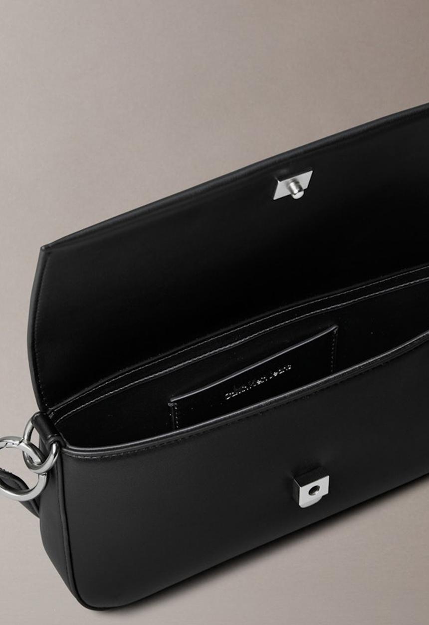 Calvin Klein - Sculpted flap shoulder pouch - black