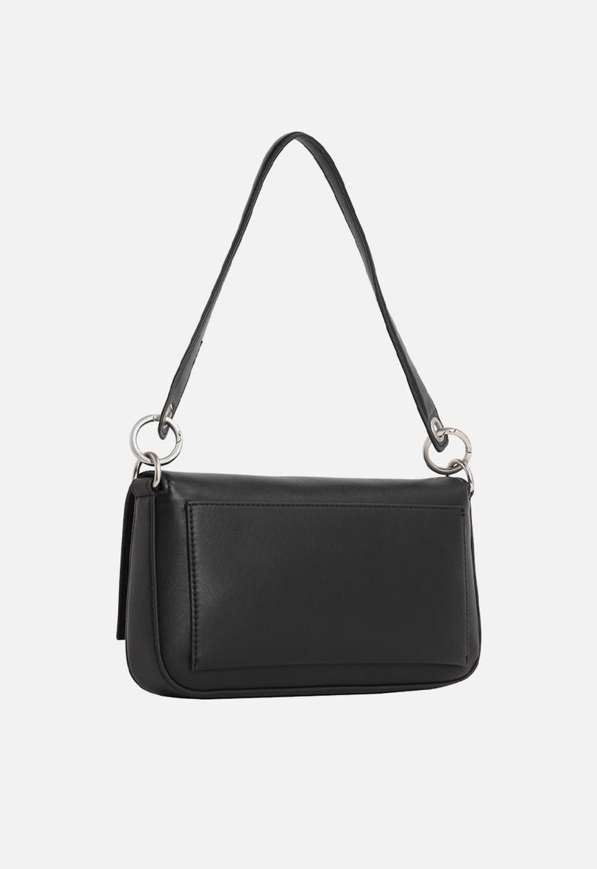 Calvin Klein - Sculpted flap shoulder pouch - black