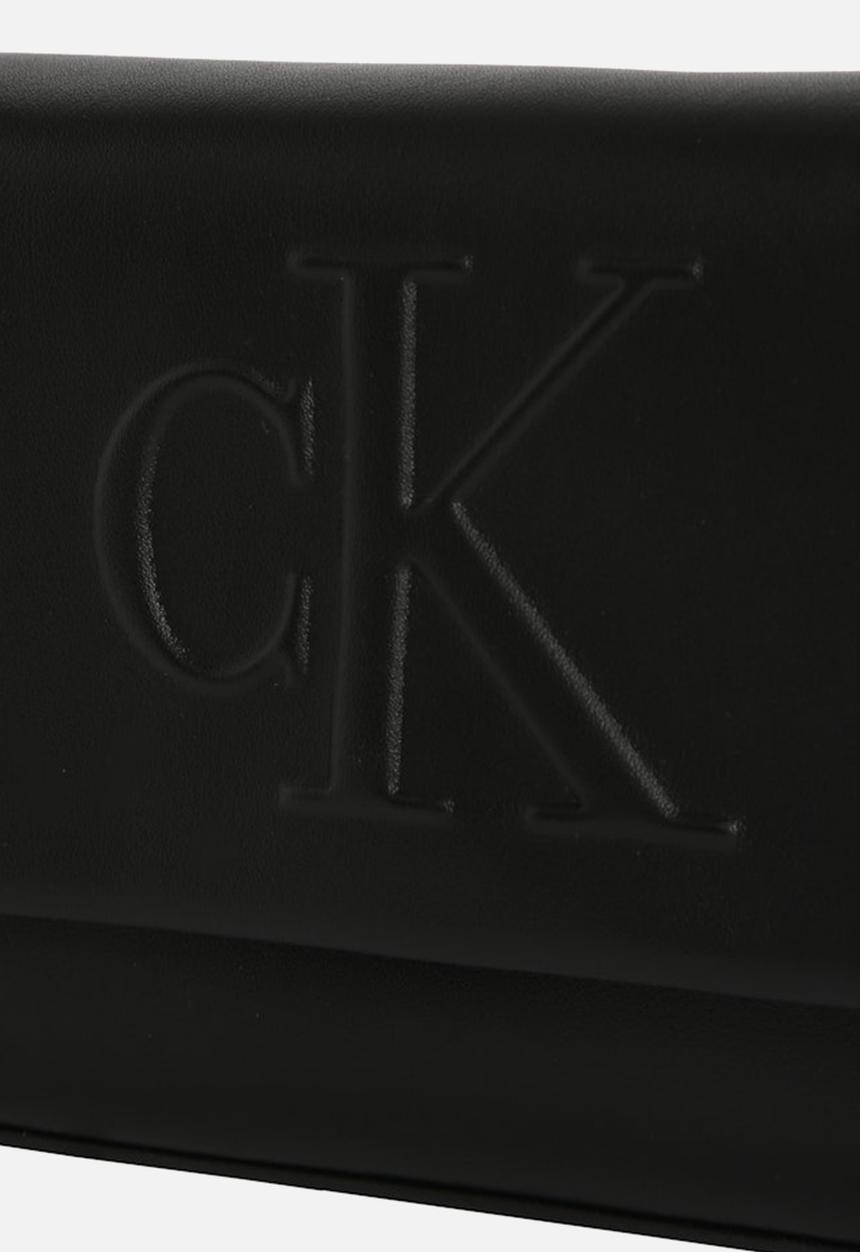 Calvin Klein - Sculpted flap shoulder pouch - black