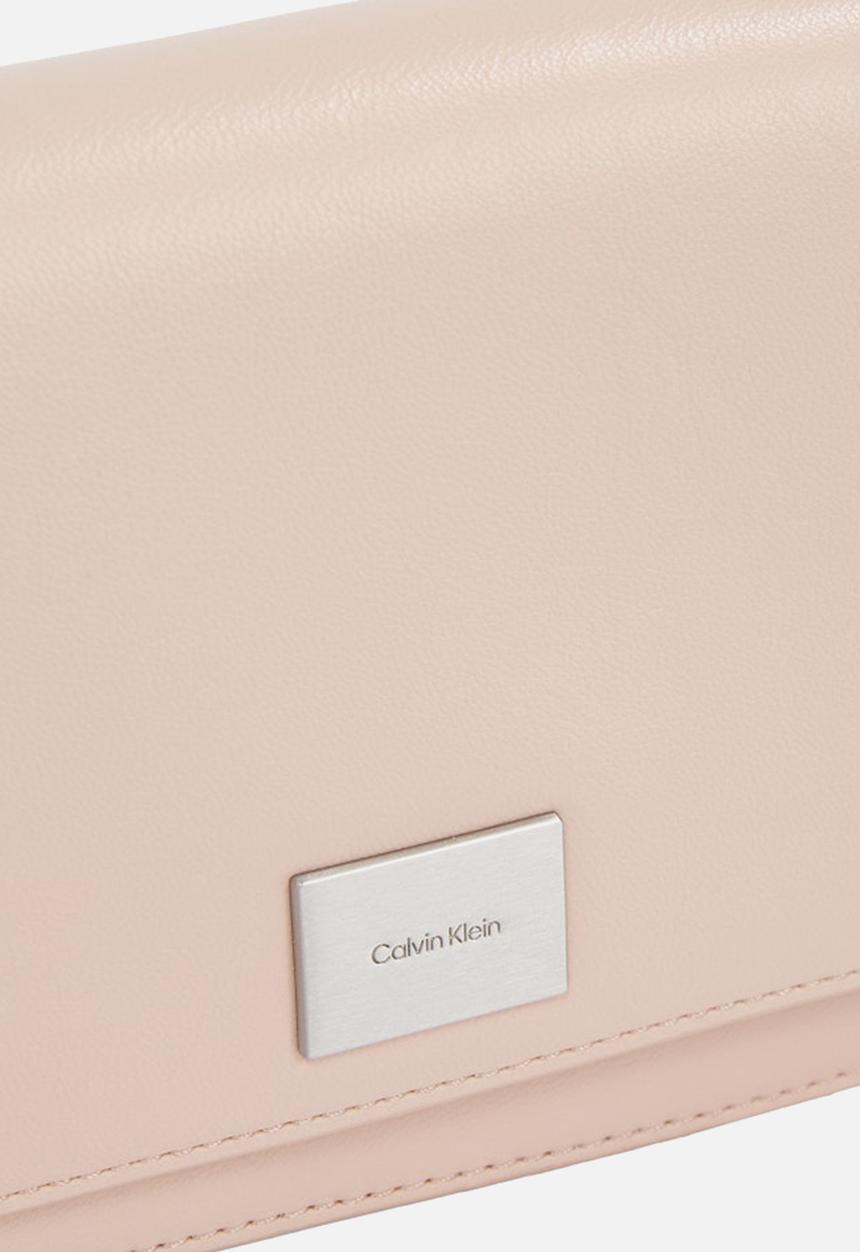Calvin Klein - Hardware flap crossbody- rose dust