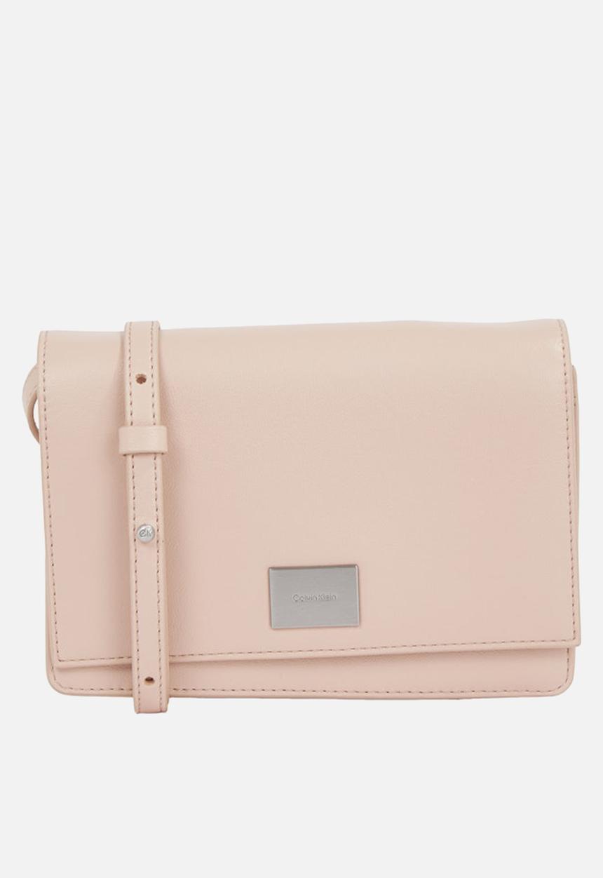 Calvin Klein - Hardware flap crossbody- rose dust