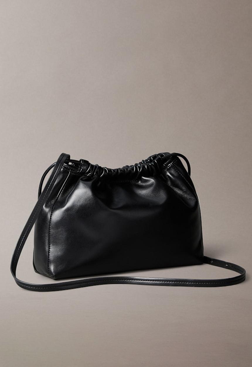 Calvin Klein - Drawstring crossbody26 - black