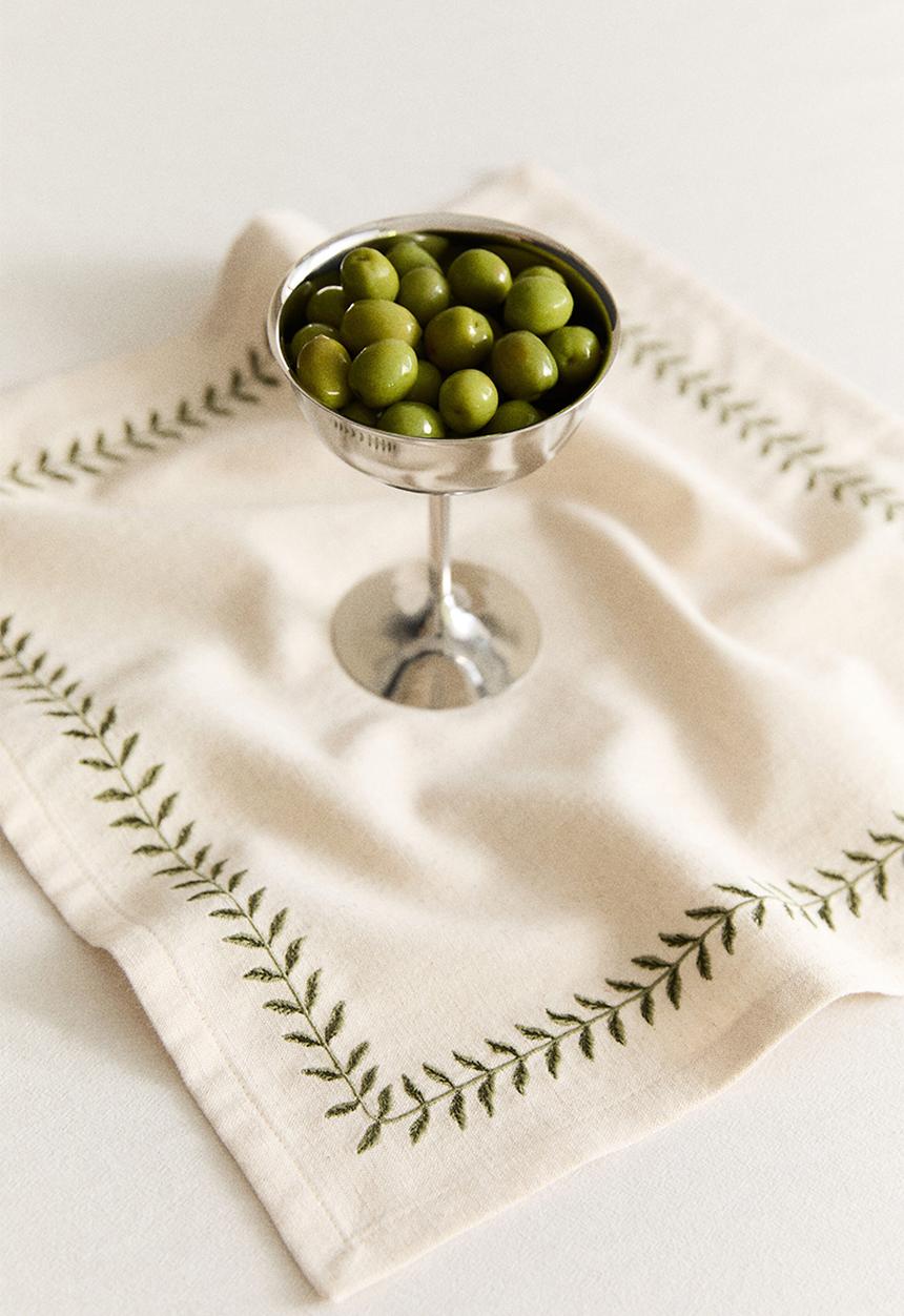 H&M - 4 pack embroidered napkins - beige foliage