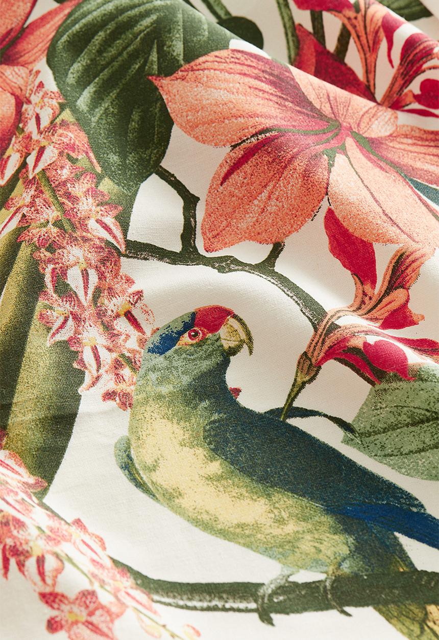 H&M - Patterned tablecloth - white floral
