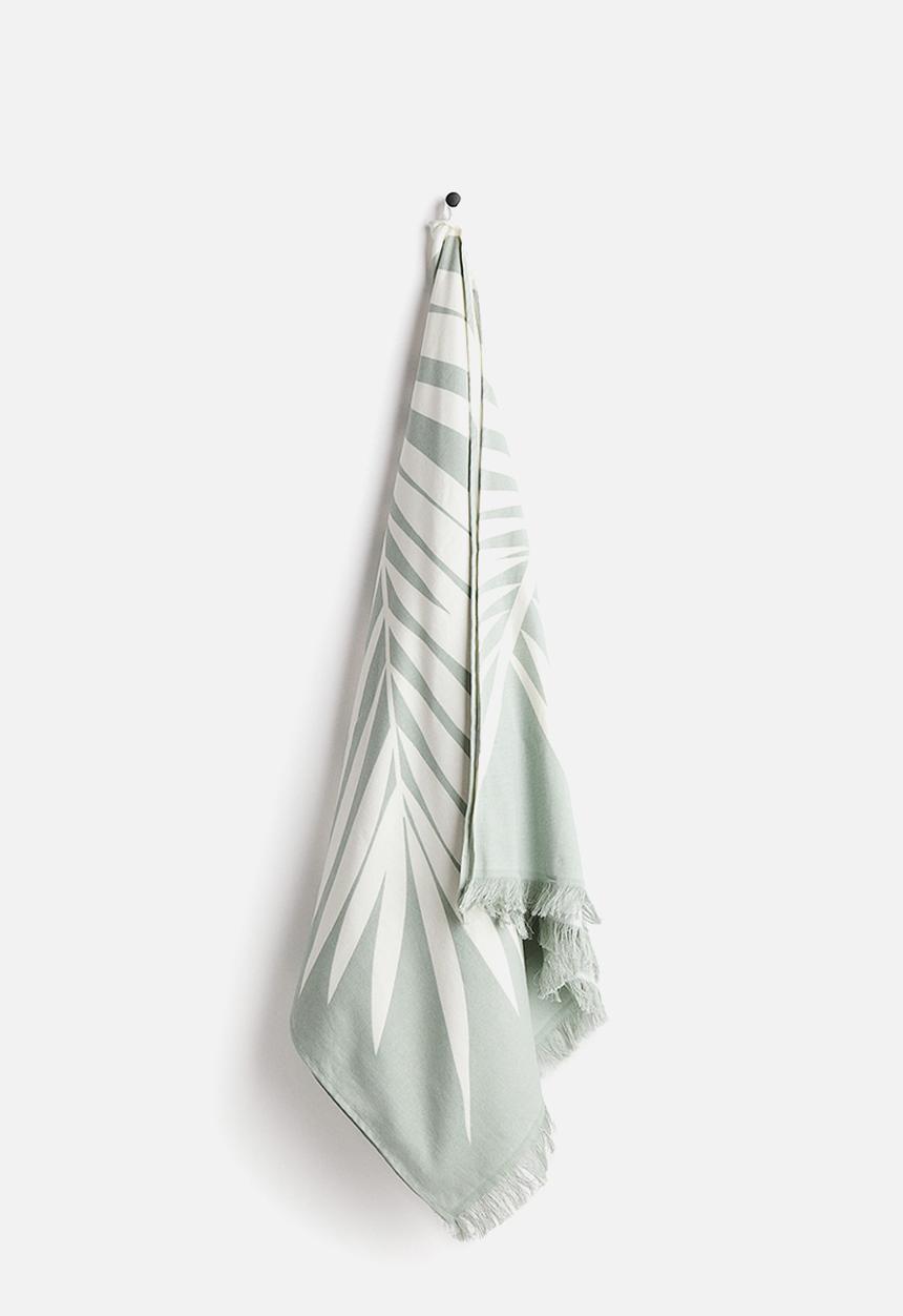 H&M - Fringed beach towel - light dusty green/patterned
