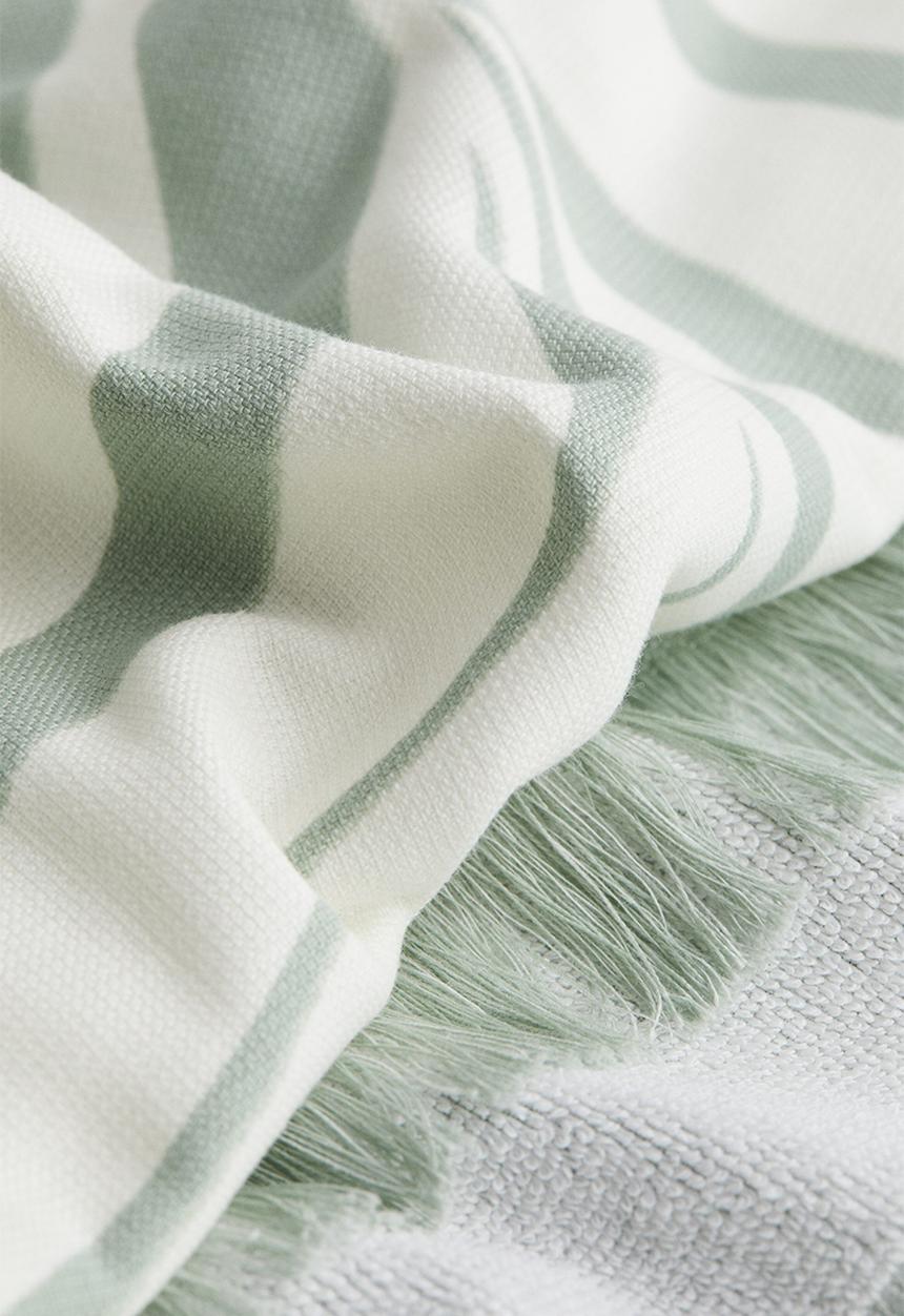 H&M - Fringed beach towel - light dusty green/patterned
