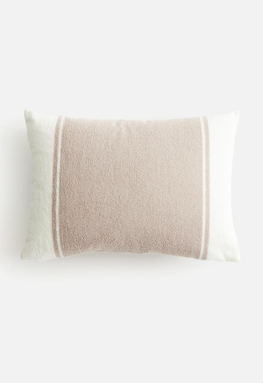 H&M - Terry beach cushion - greige block-coloured