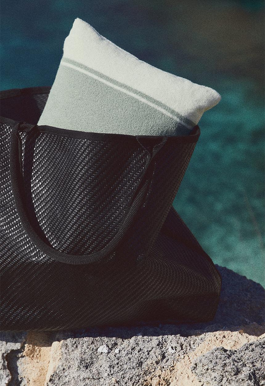 H&M - Terry beach cushion - sage green block-coloured