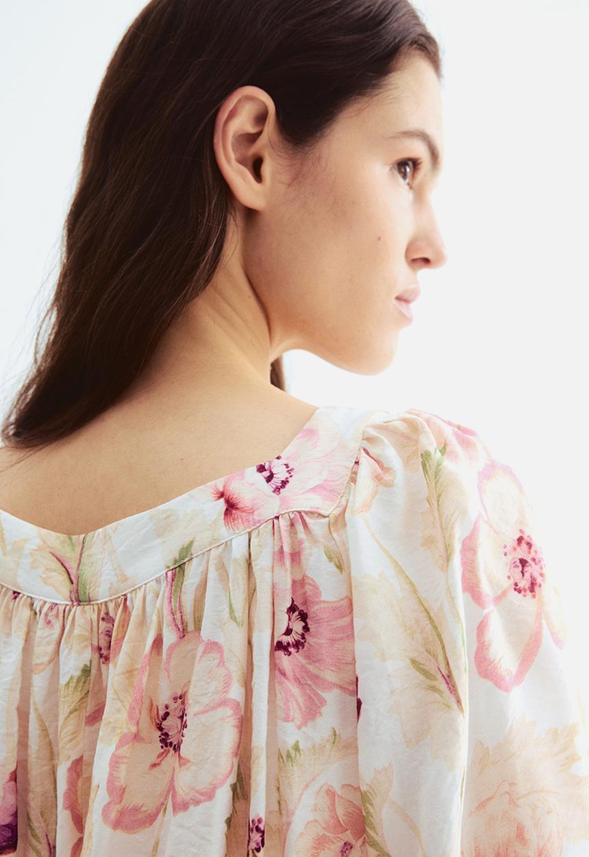 H&M - Balloon-sleeved blouse - cream & pink floral