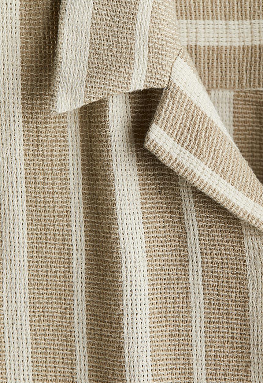 H&M - Regular fit textured resort shirt - beige/striped