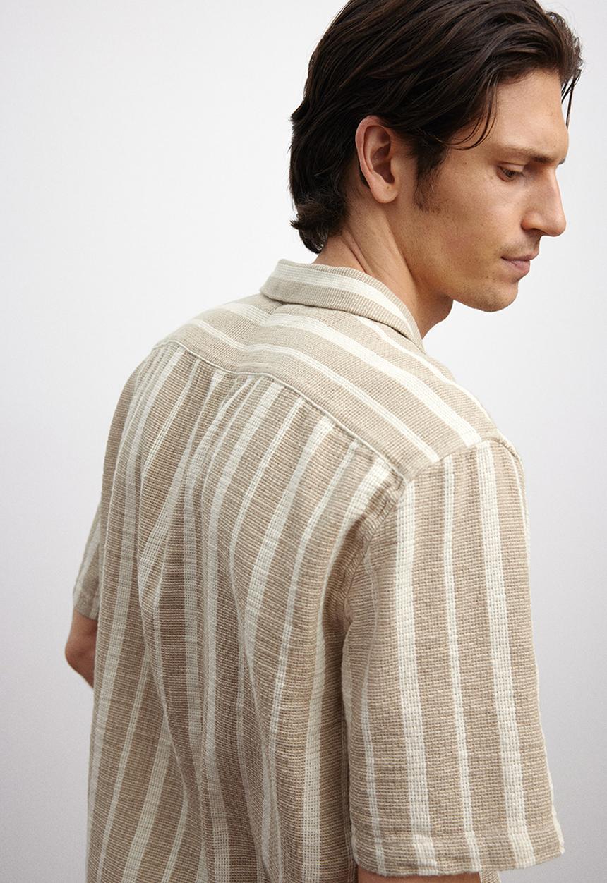 H&M - Regular fit textured resort shirt - beige/striped