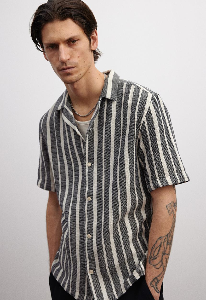 H&M - Regular fit textured resort shirt - navy blue striped