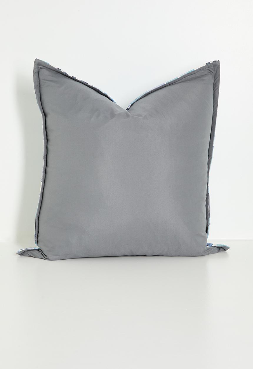 Grey Gardens - Eve ocean cushion cover - blue