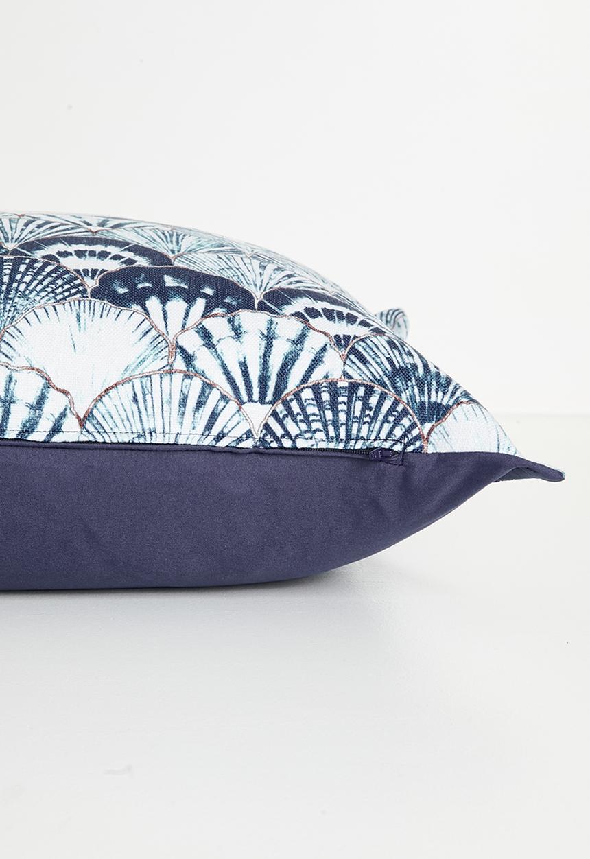 Grey Gardens - St Tropaz cushion cover - Blue