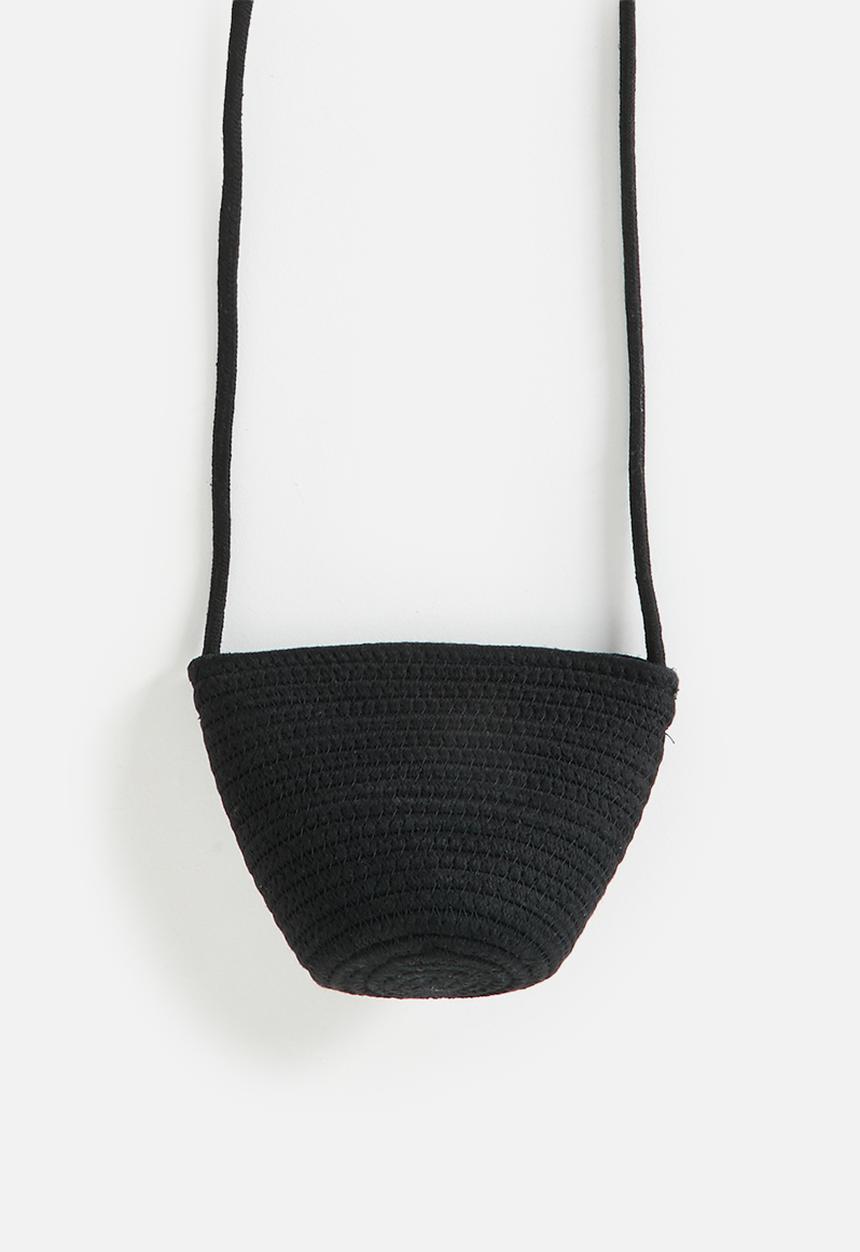 Pop Candy - Bucket-shaped straw bag with knitted cherries - black