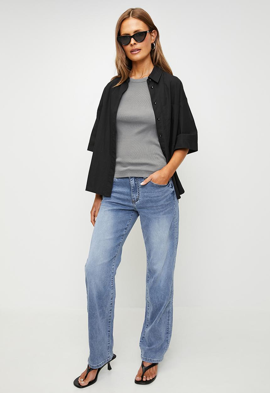 Stella Morgan - Mid Waist Straight Leg Comfort Denim Jean - Light Wash