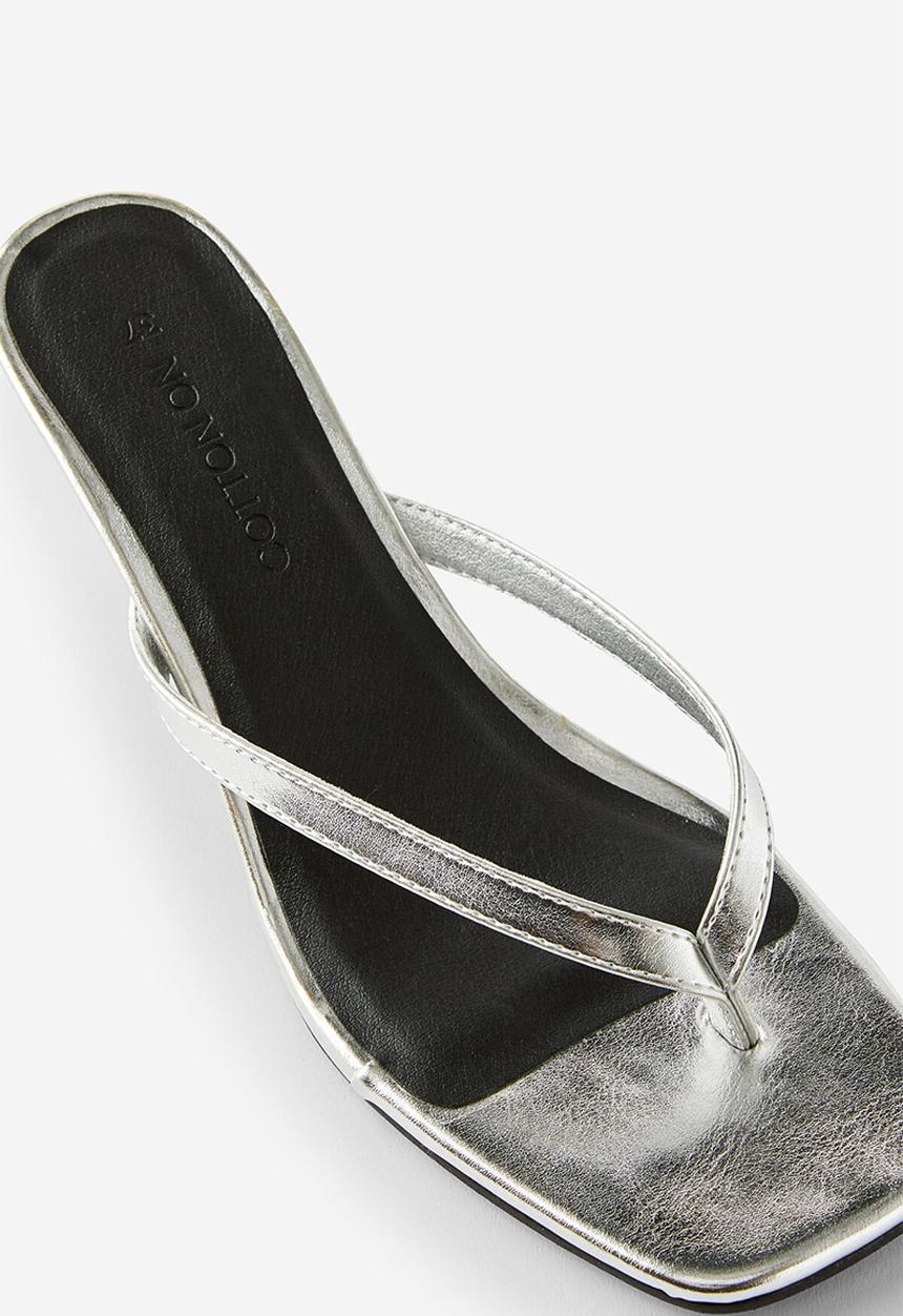 Cotton On - Eve Flip Flop kitten heel - silver textured