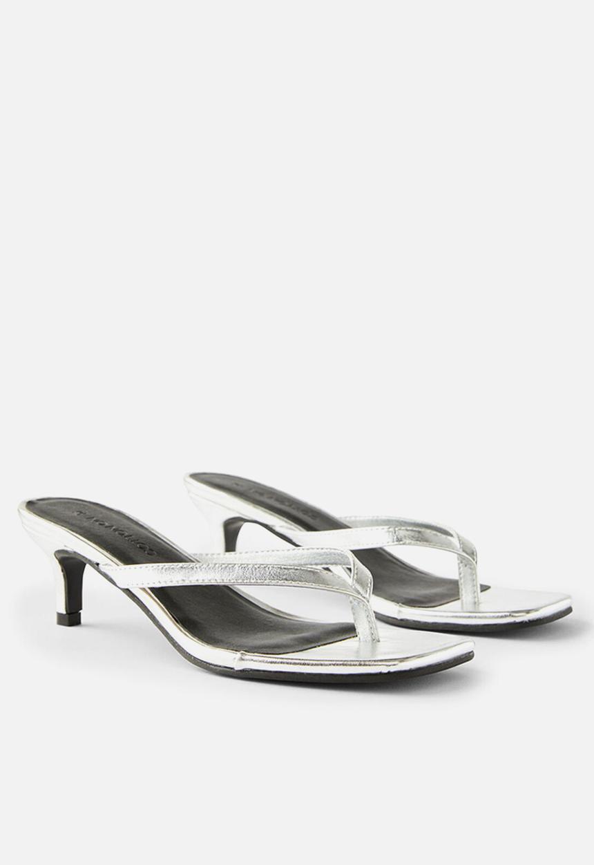 Cotton On - Eve Flip Flop kitten heel - silver textured
