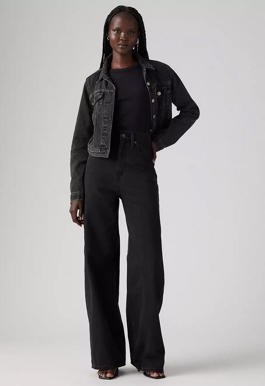 Levi’s® - Cinch Baggy Jeans - Capturing Moments