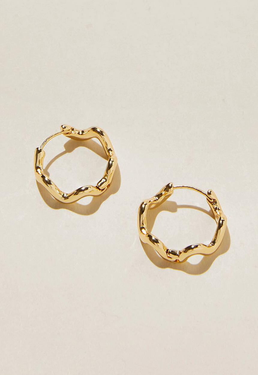 Rubi - Mid hoop earring - gold plated wavy