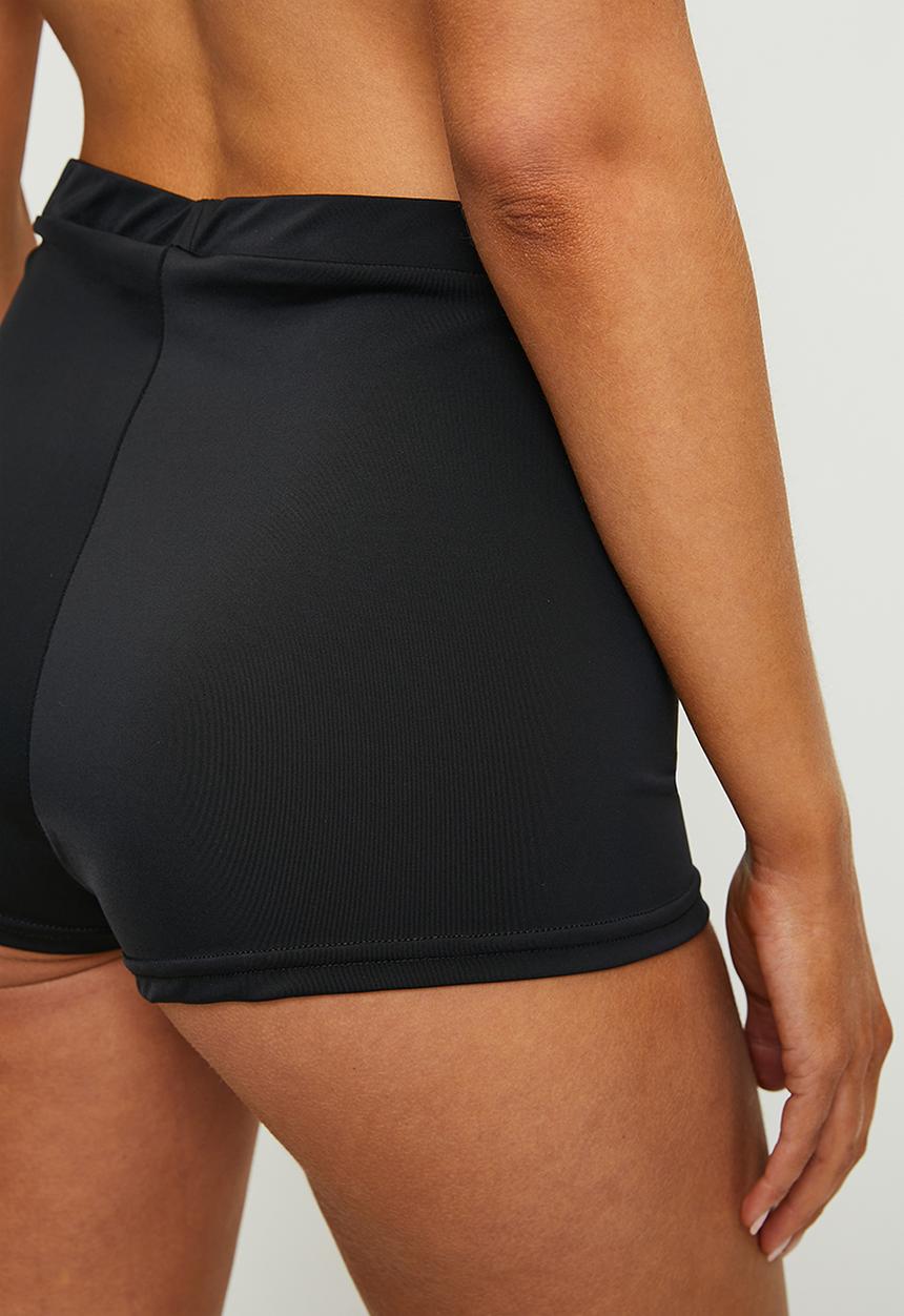 Lizzy - Yasuni boyleg swim shorts - black