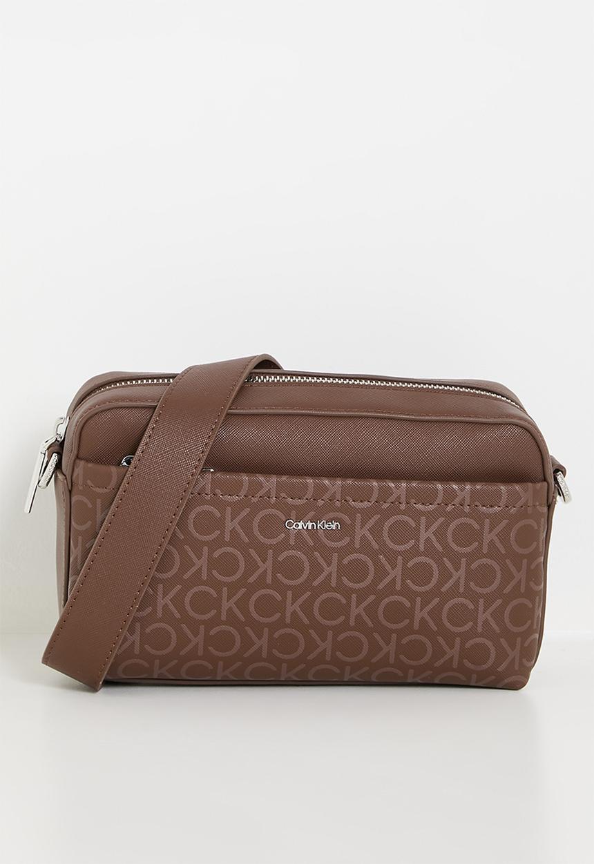 Calvin Klein - CK must convertible camera bag mono- brown